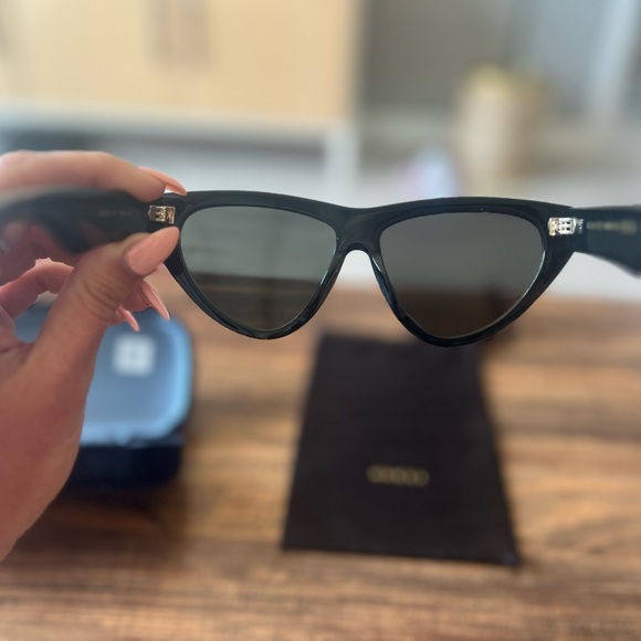 New Condition Gucci Sunglasses - Picture 15 of 16